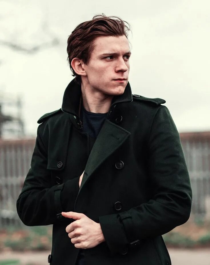 Том Холланд в профиль. Том Холланд в кожаной куртке. Том Холланд сбоку. Tom Holland Side profile. Tom cold