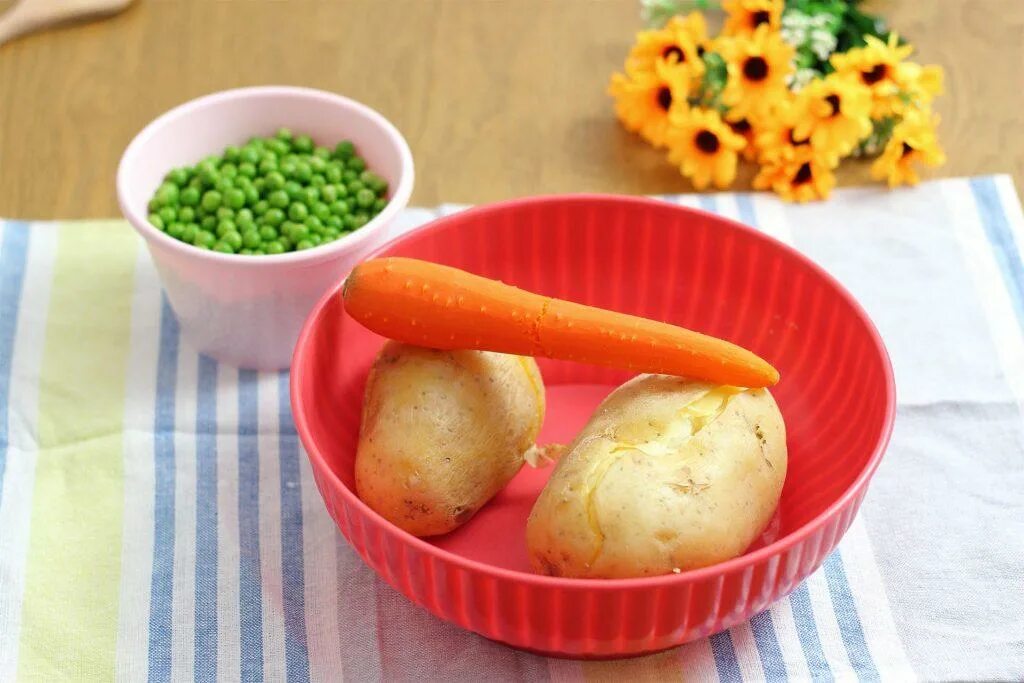Блюда из картошки морковки. Картошка с овощами. Картошка запеченная с овощами. Блюда из картошки морковки. Блюда из картошки морковки.