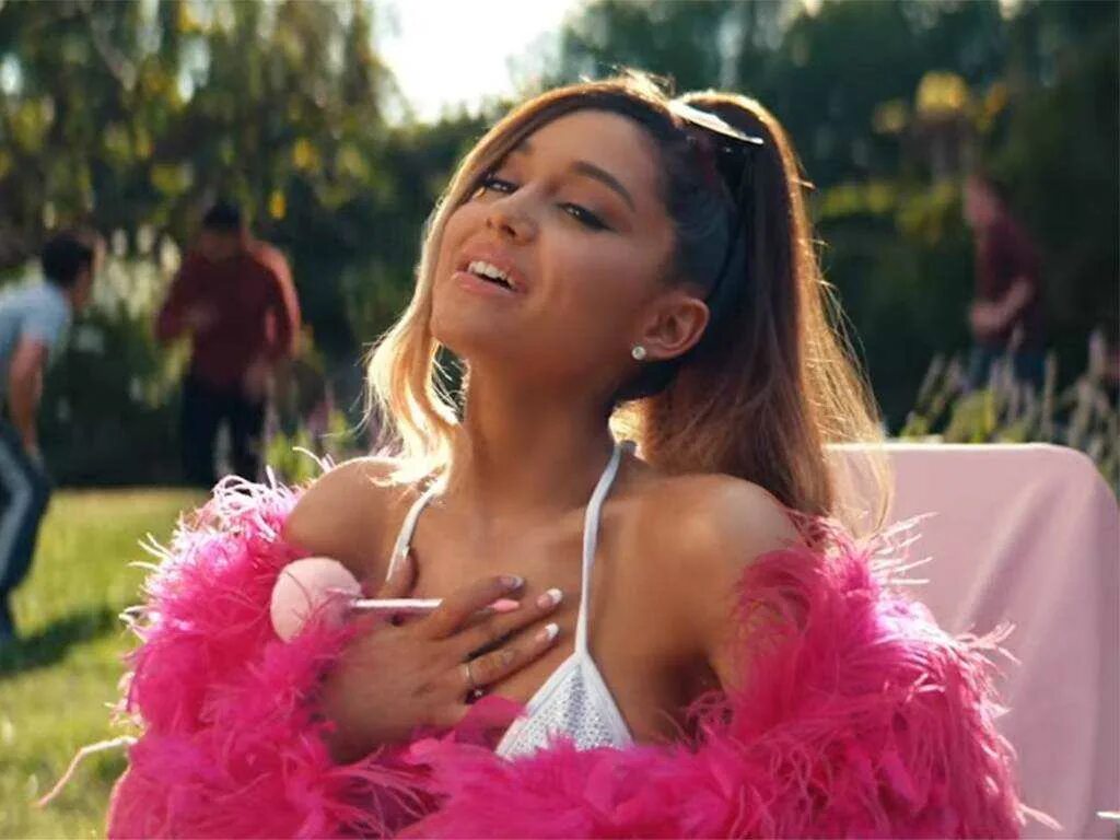 Ariana grande.