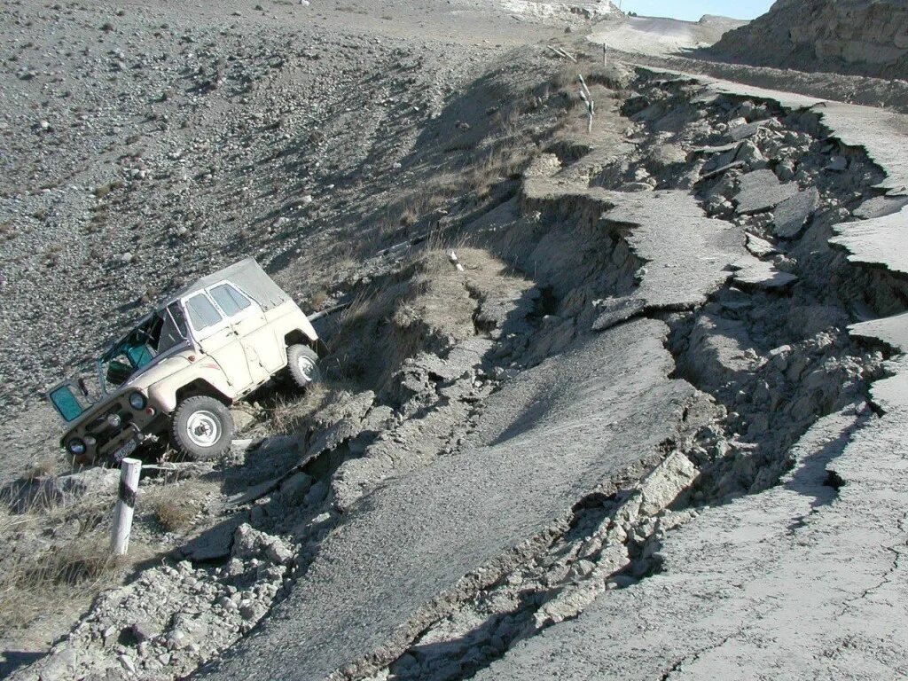 Терроризм в москве аэродром тушино. Взрыв в москве в тушино в 2003. Крылья теракт 2003 тушино. Теракт в тушино 5 июля 2003 года. Теракт кисловодск минеральные 2003.