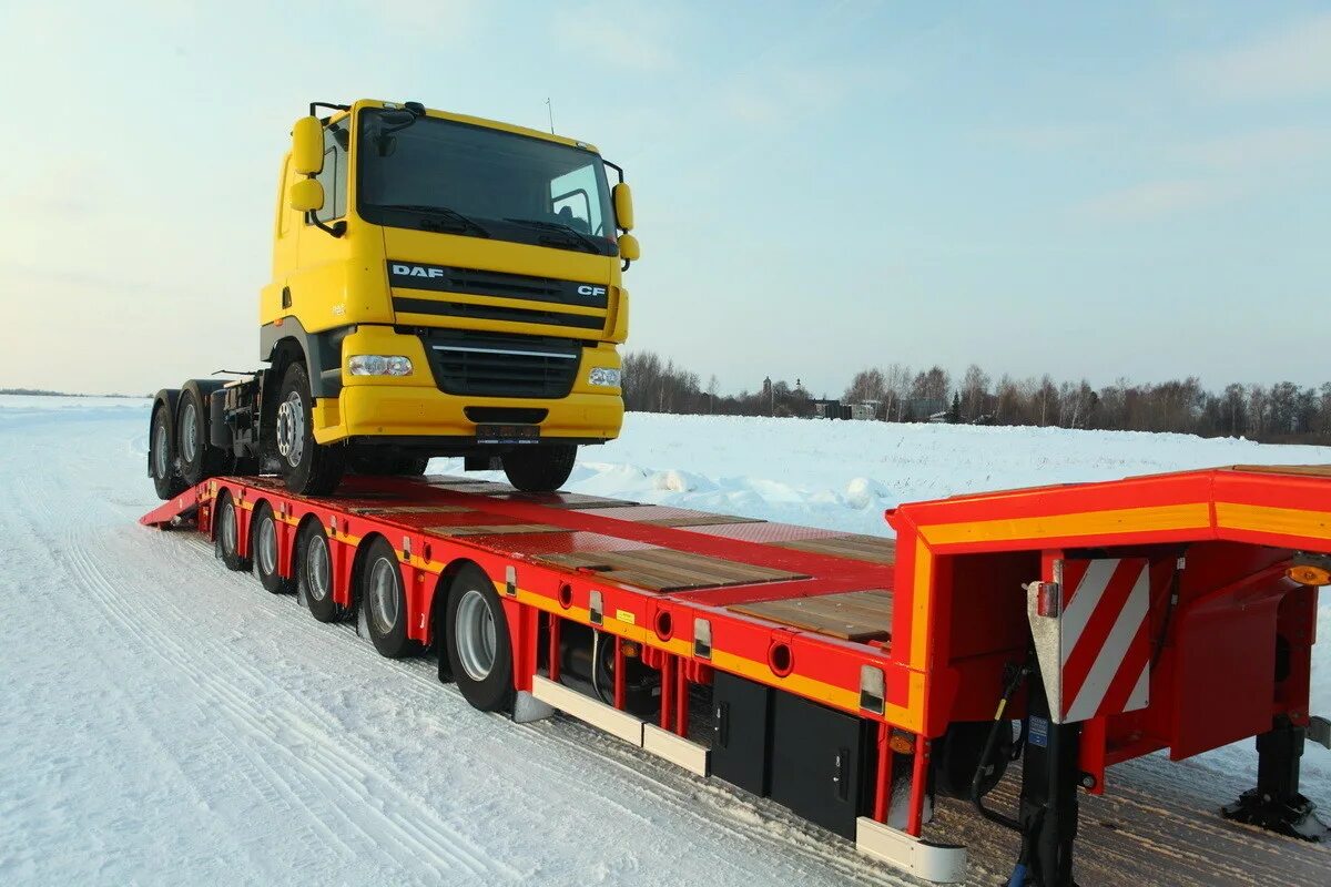 Автопоезд на крышу. Bsm440 трал. Низкорамный трал 30 тонн. Трал 30-60 тонн. Низкорамный трал негабарит.