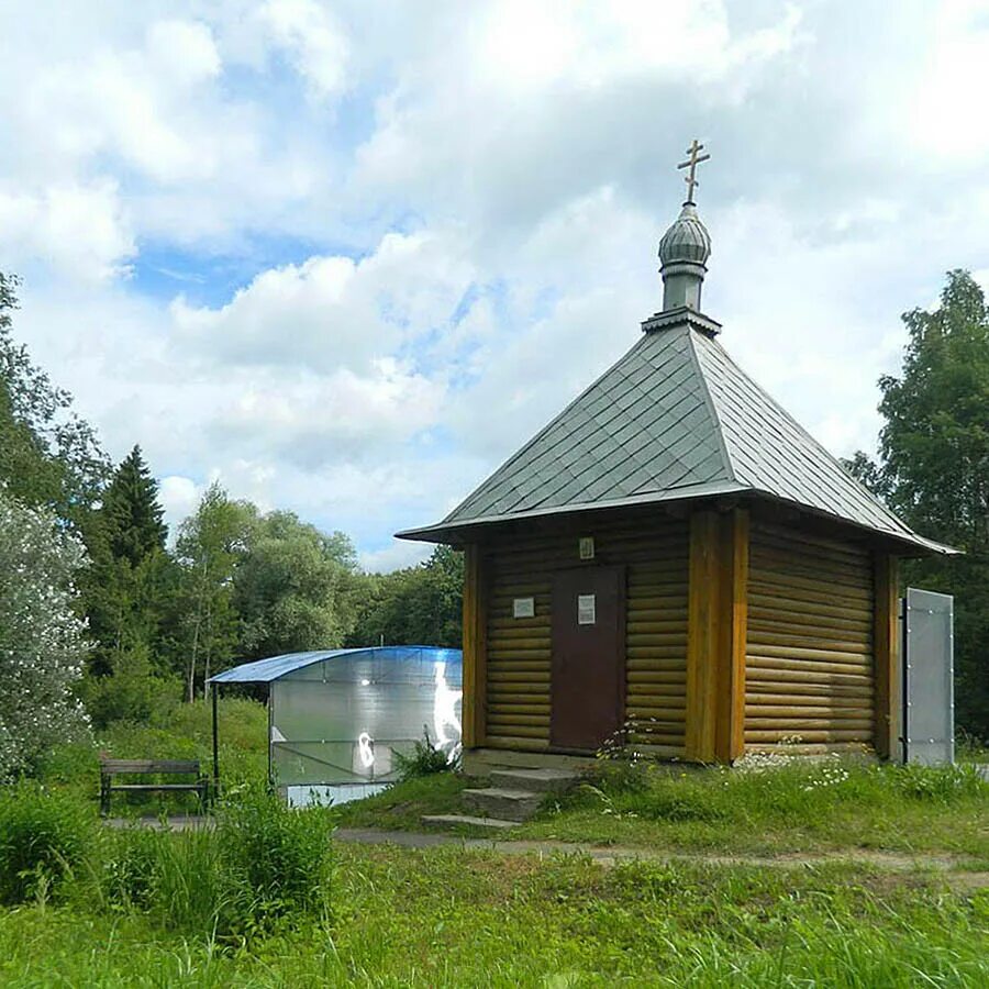 Клинский родник. Святой источник в Ширяево, Клин. Надкладезная часовня. Ширяево Московская область Клинский район. Клинский район Родник.