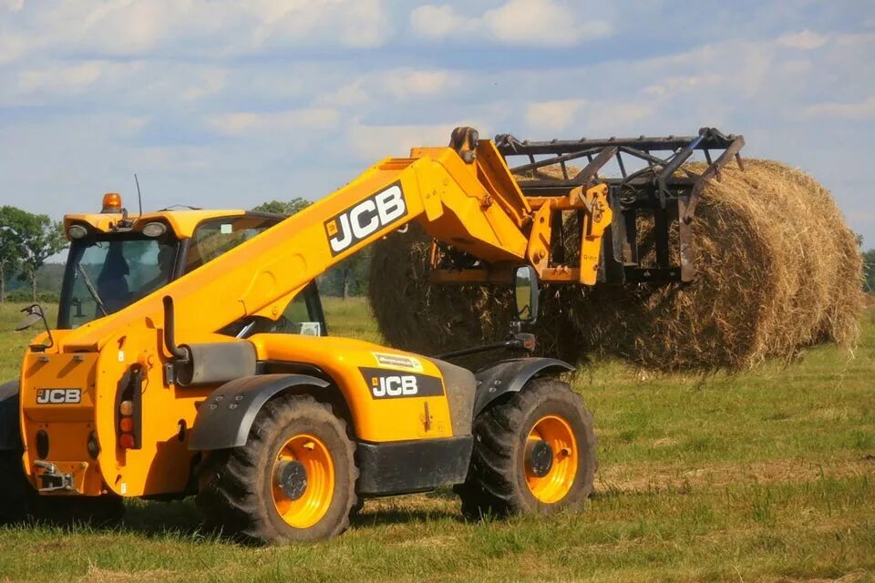 Купить погрузчик jcb б у. Телескопический погрузчик JCB. Трактор JCB телескопический погрузчик. JCB 540-140. Телескопический погрузчик JCB 540-140.