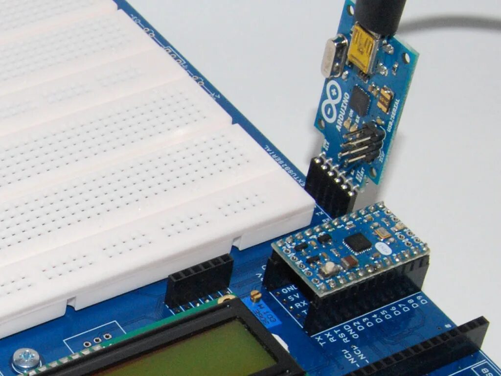 Мини дисплей Arduino. Arduino с USB портом. Ардуино для прото. Крепление платы ардуино. Shield plus