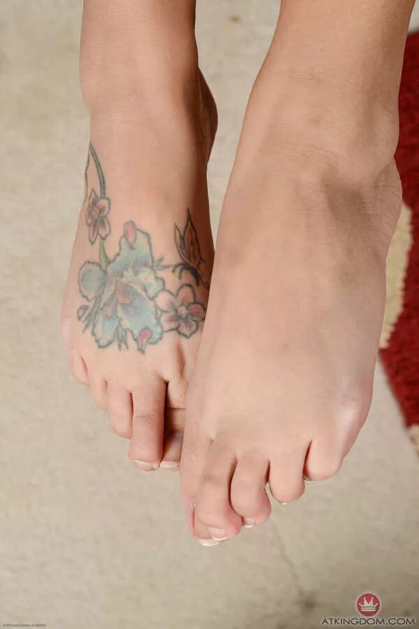 Lynn feet