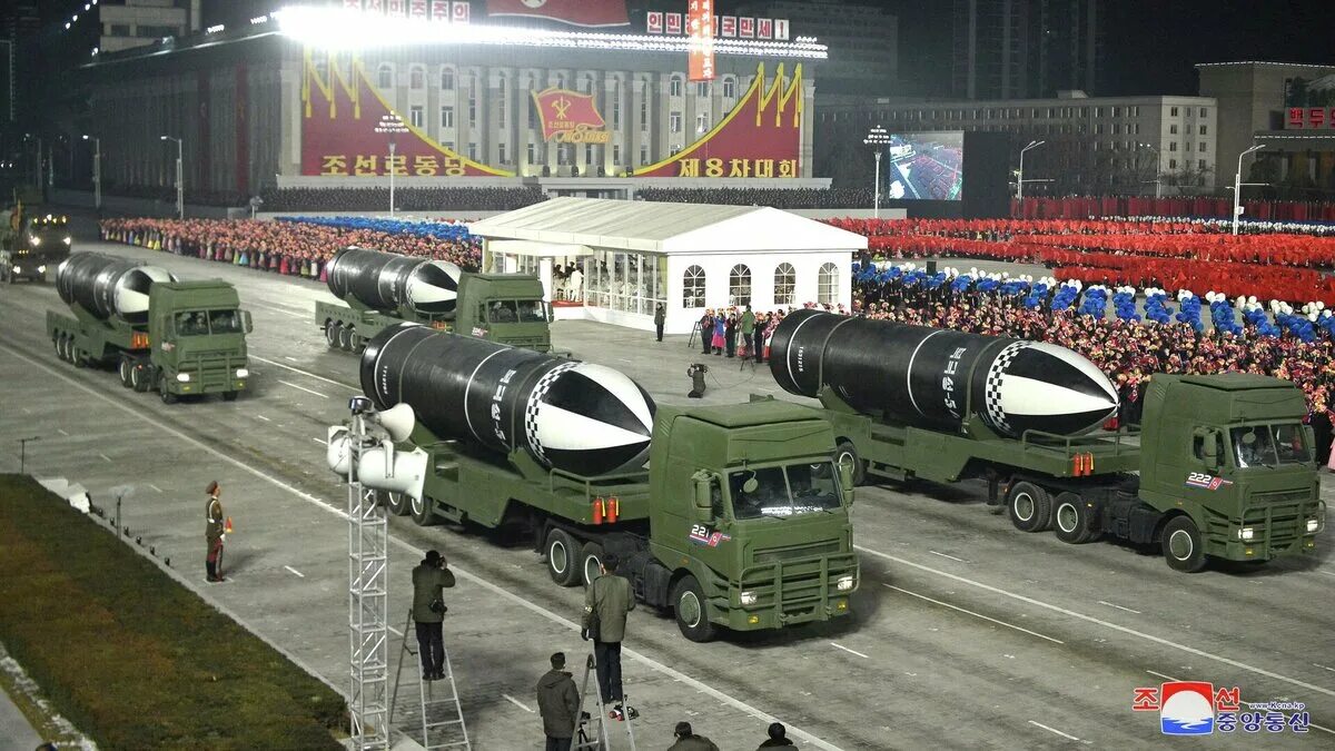 Корея оружие россии. Баллистические ракеты Северной Кореи. Пхеньян 2021. Парад в Северной Корее 2021. Ракета Хвасон 17.