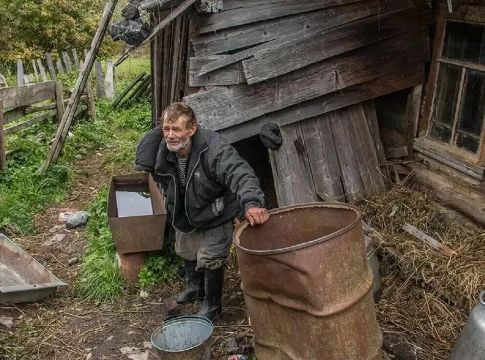 Деревенские люди. Деревенские жители. Нищая деревня. Отшельники в заброшенных деревнях.