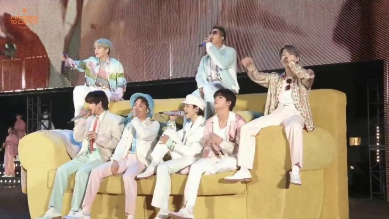 Bts permission to dance on stage. Bts seoul concert 2022. Бтс on permission to dance on stage. Чимин permission to dance. Bts permission to dance on stage concert.