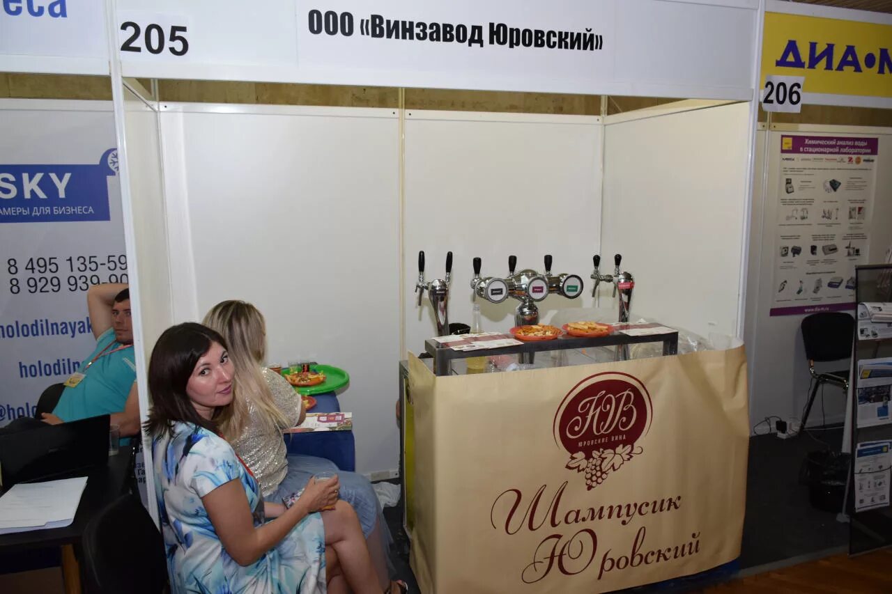 Шардоне винзавод юровский. Винзавод юровский. Юровский винзавод вино 1л. Ооо винзавод юровский. Вино юровский шардоне белое сухое.