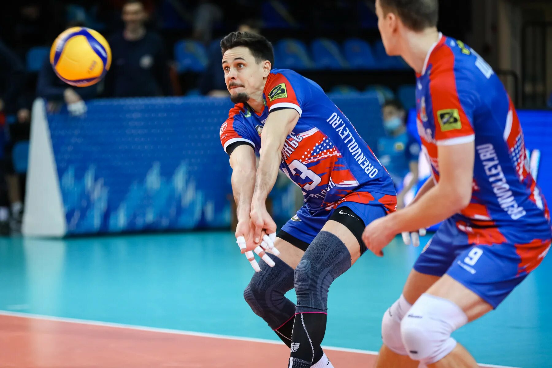 игры суперлиги волейбол мужчины. российские волейболисты. зенит югра волейбол. шкулявичус волейболист. игры суперлиги волейбол мужчины.