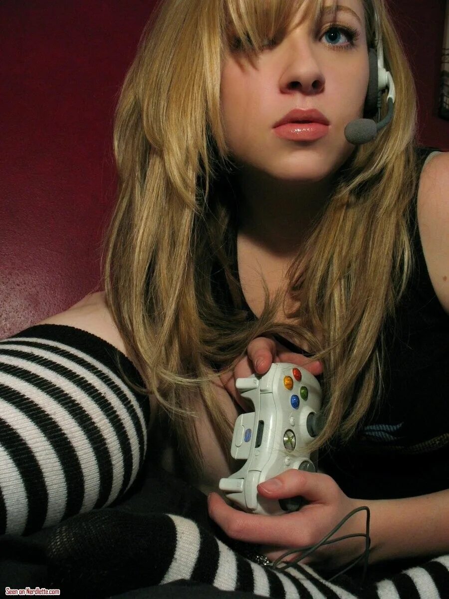 Кристина монтейро череповец. Ханна геймерша. Sakimichan harley quinn. Красивая девушка геймер. Катрина джейд геймерша.