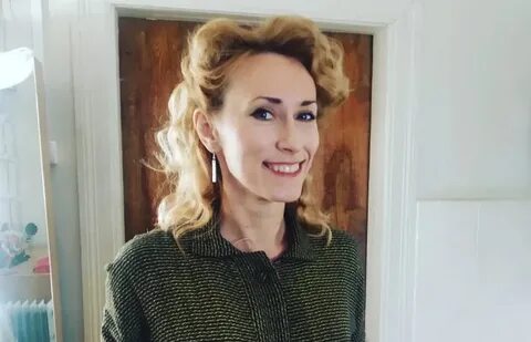 Үйлену тойындағы жалаңаш қалыңдықтың суреті