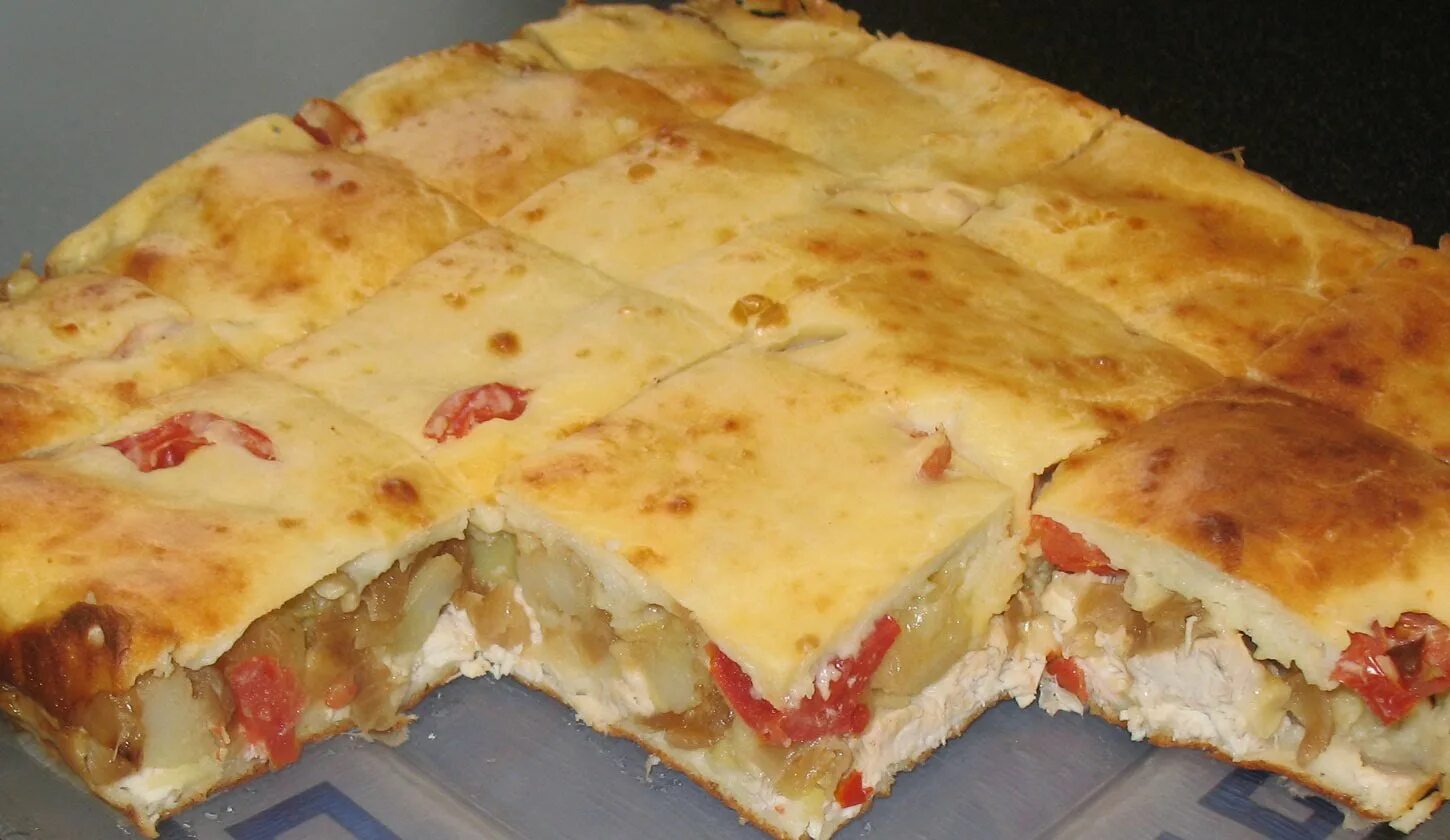 Рецепт заливного пирога с курицей и картошкой. Пирог курник заливной. заливной пирог с курицей и картошкой. пирог с куриной грудкой и картофелем. пирог с курицей и картошкой в духовке.