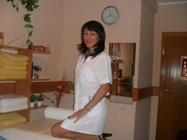 медсестра массаж простаты. частный урологический массаж. массаж урологический частные объявления. девушка в медицинских перчатках. медсестра массажистка.