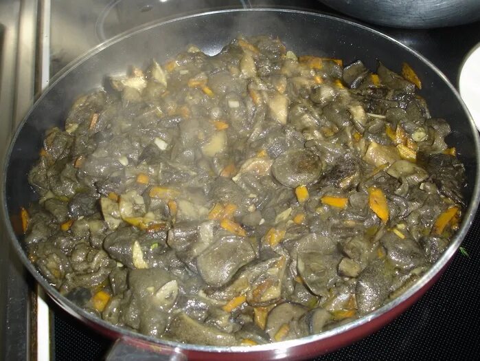Моховик сушат. Жареные моховики. моховики грибы жареные. моховики сушеные. моховик после варки.