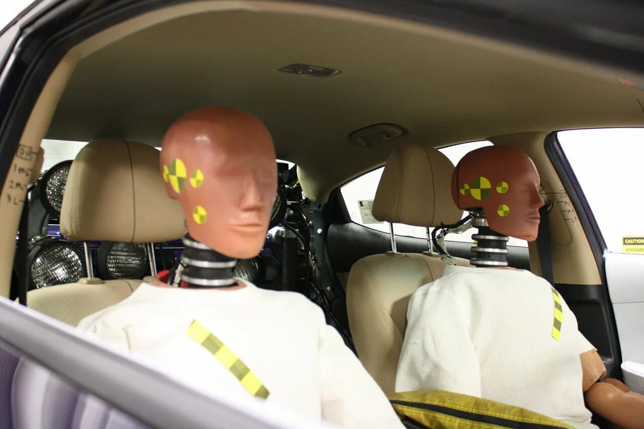 Краш тест человека. Crash test dummies краш. манекен для краш тестов. машина для краш теста. манекен для тестирования автомобилей.