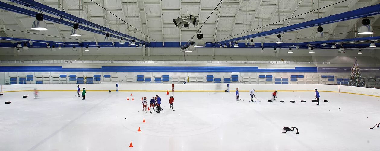 Стадион Локомотив Красноярск каток. Каток Локомотив Красноярск. Крытые катки в Красноярске 2022. Стадион локомотив каток