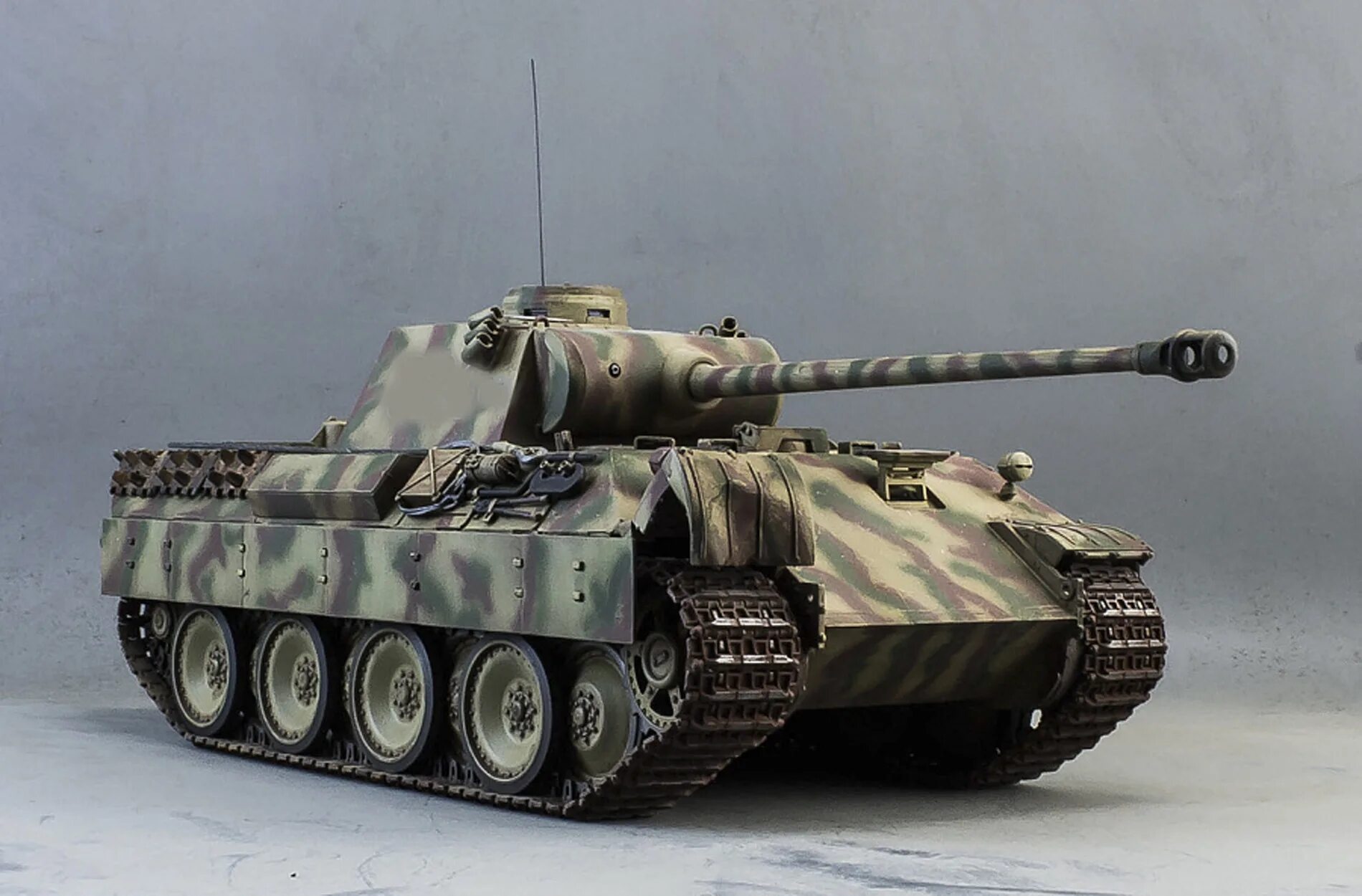 Pz 5 panther ausf a. Танк т пантера. Немецкий танк пантера. Танк т пантера. Немецкий танк пантера второй мировой.
