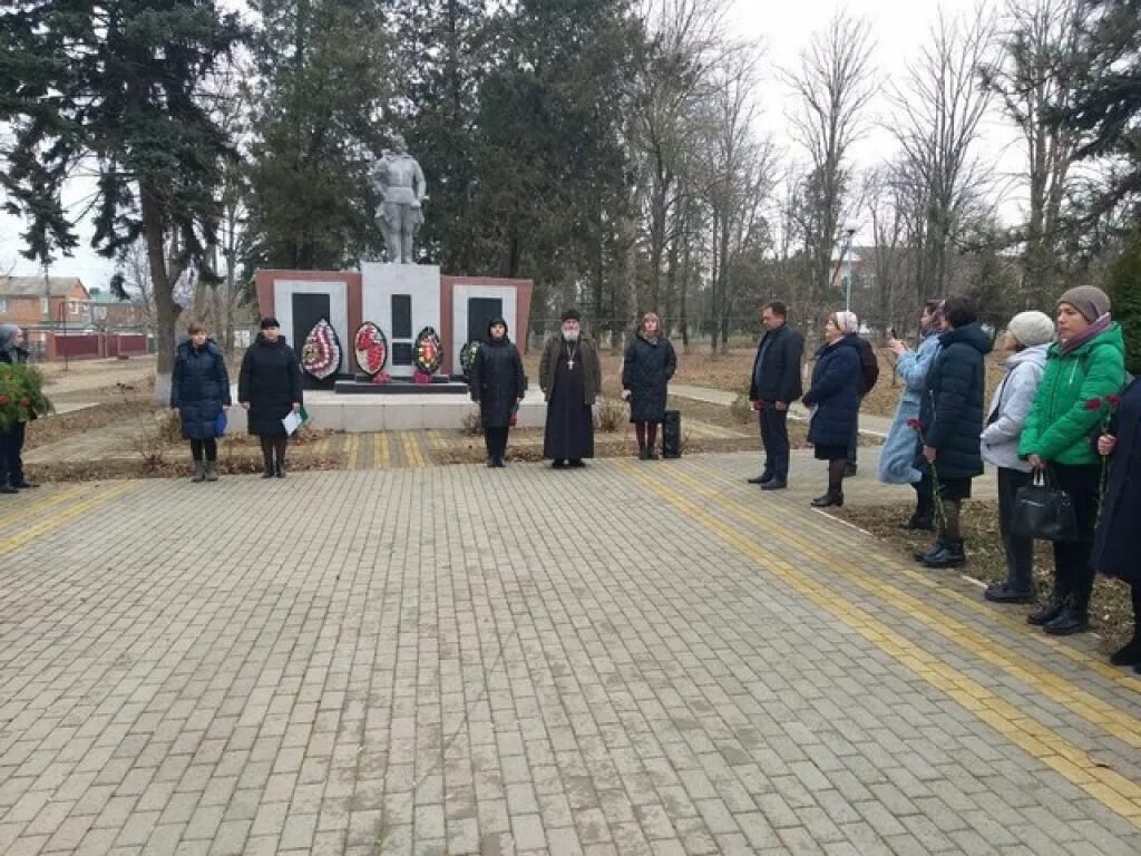 Хоперская тихорецкий район краснодарский край. Освобождение Тихорецкого района. Памятник солдату. Памятник неизвестному солдату. Ко Дню освобождение Тихорецкого района.