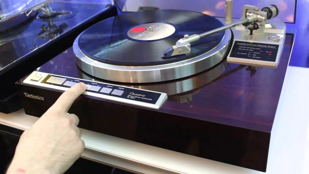 Лазерный проигрыватель пластинок. Technics sl-m1. technics sl-6 sl-ma1. проигрыватель винила technics винтаж.