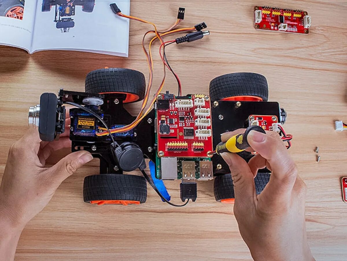 Робот raspberry pi. Raspberry pi 4 robot. raspberry pi конструктор. робот на raspberry pi 3. raspberry pi 5 kit.