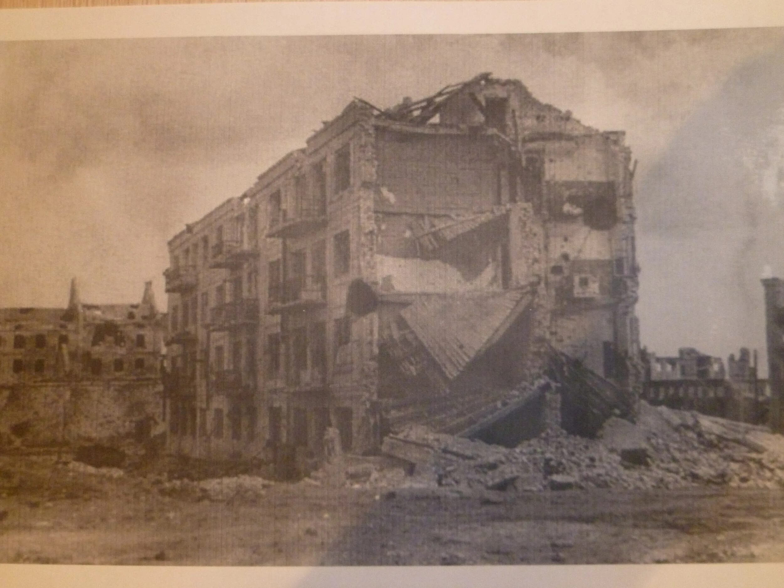 Дом солдатской славы дом павлова волгоград. Стена павлова в волгограде. В сталинграде домом была. Дом павлова 1943. Дом павлова в сталинграде 1943.