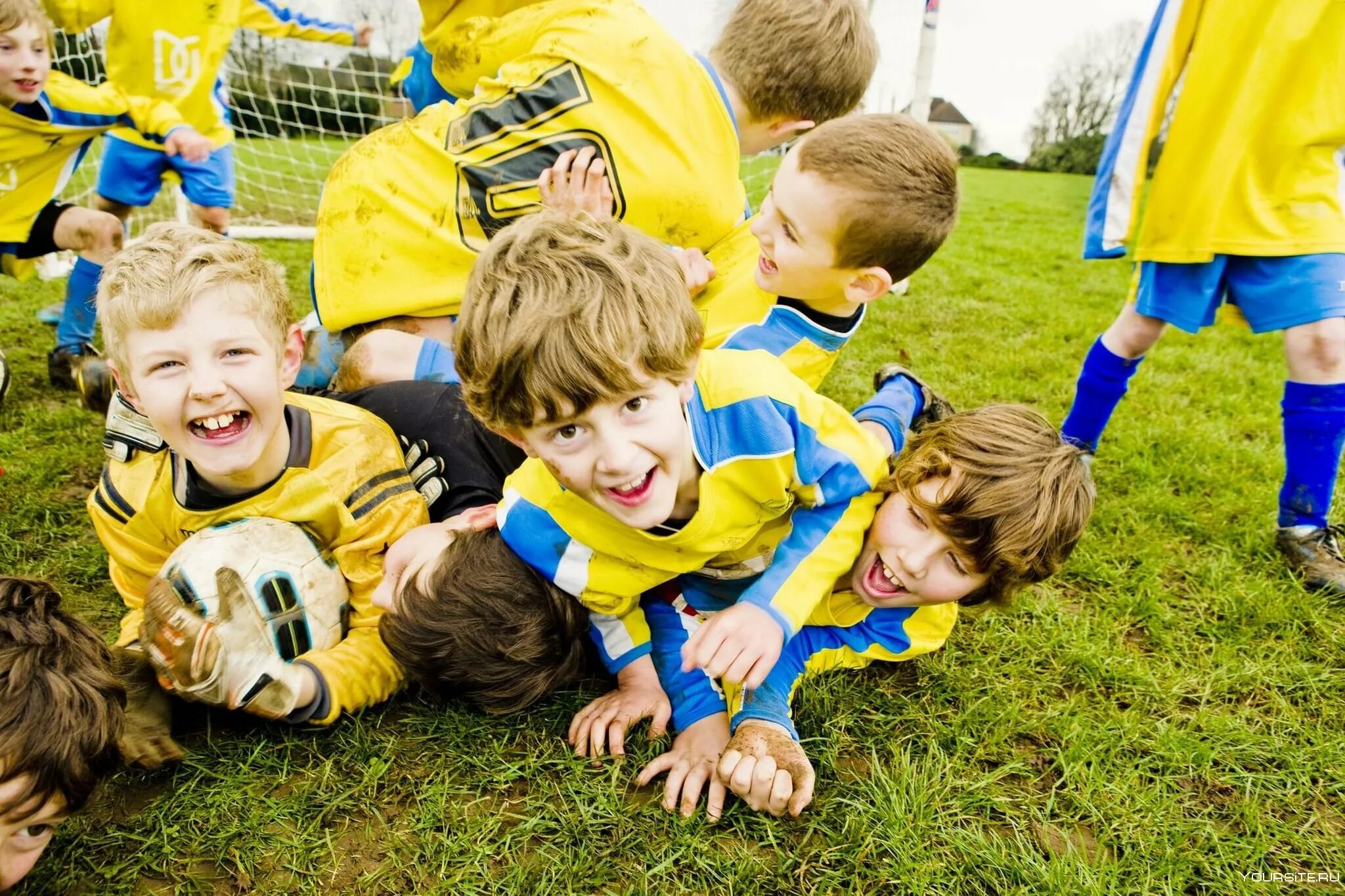 Детский футбол. Футбол дети. Юные футболисты. Дети играющие в футбол. Children competition