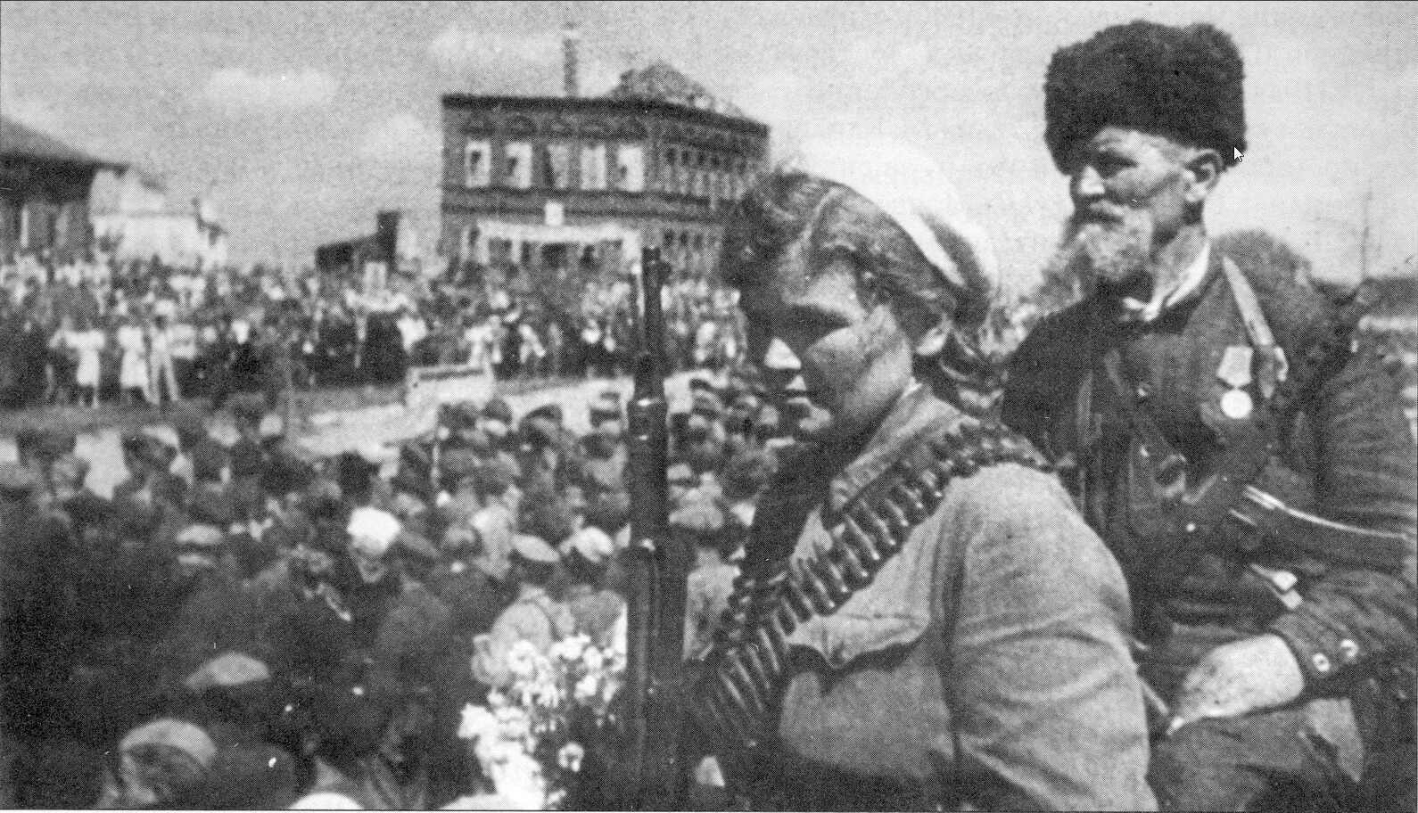 Минск 1944 год. Парад Партизан в Минске 1944. Освобождение Белоруссии. 1944. Парад Партизан в Орле 1943. Освобождение Витебска 1944.