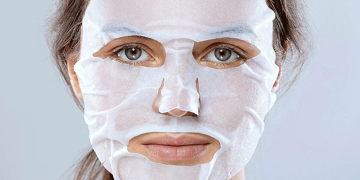 Masking фото. Маска для лица. Девушка с тканевой маской на лице. Маска для лица косметическая. Маска для лица тканевая на лице.
