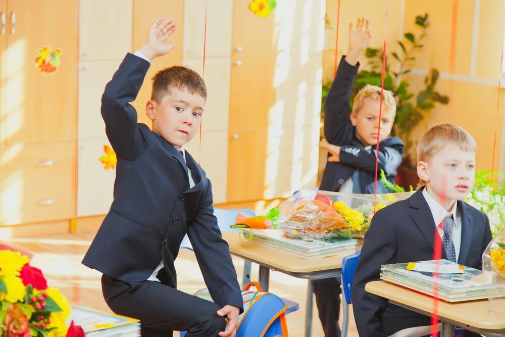 Школа первоклассника. Школьники идут в школу. Идеи на 1 сентября. Первоклассник. Модный первоклассник мальчик.