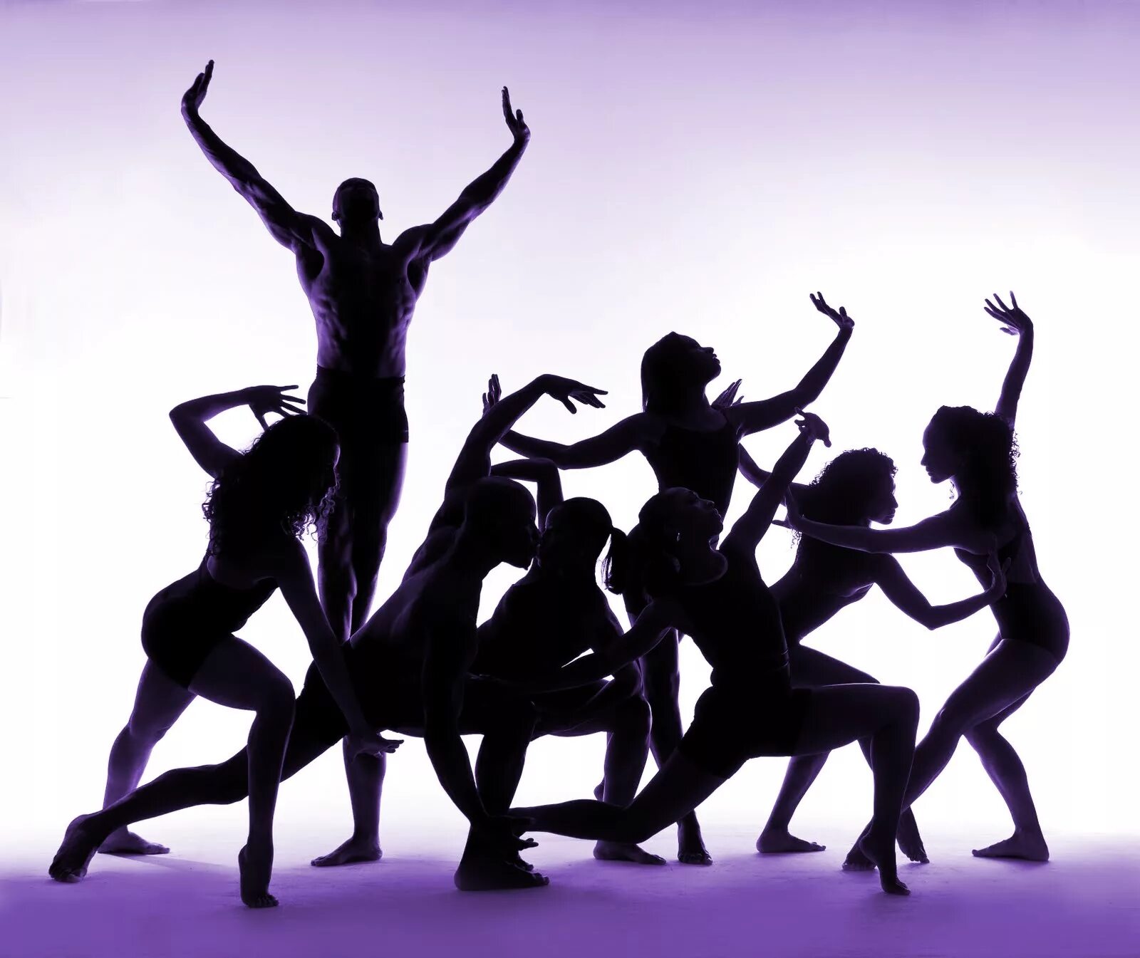 Дети прыгают. Дети прыгают. Детские игры значок. Dancing playing. Силуэты играющих детей.