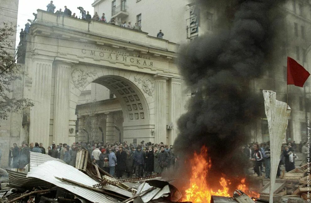 Баррикады в Москве 1993. Черный октябрь 1993 штурм Останкино. Штурм Кремля 1993. Переворот 1993.