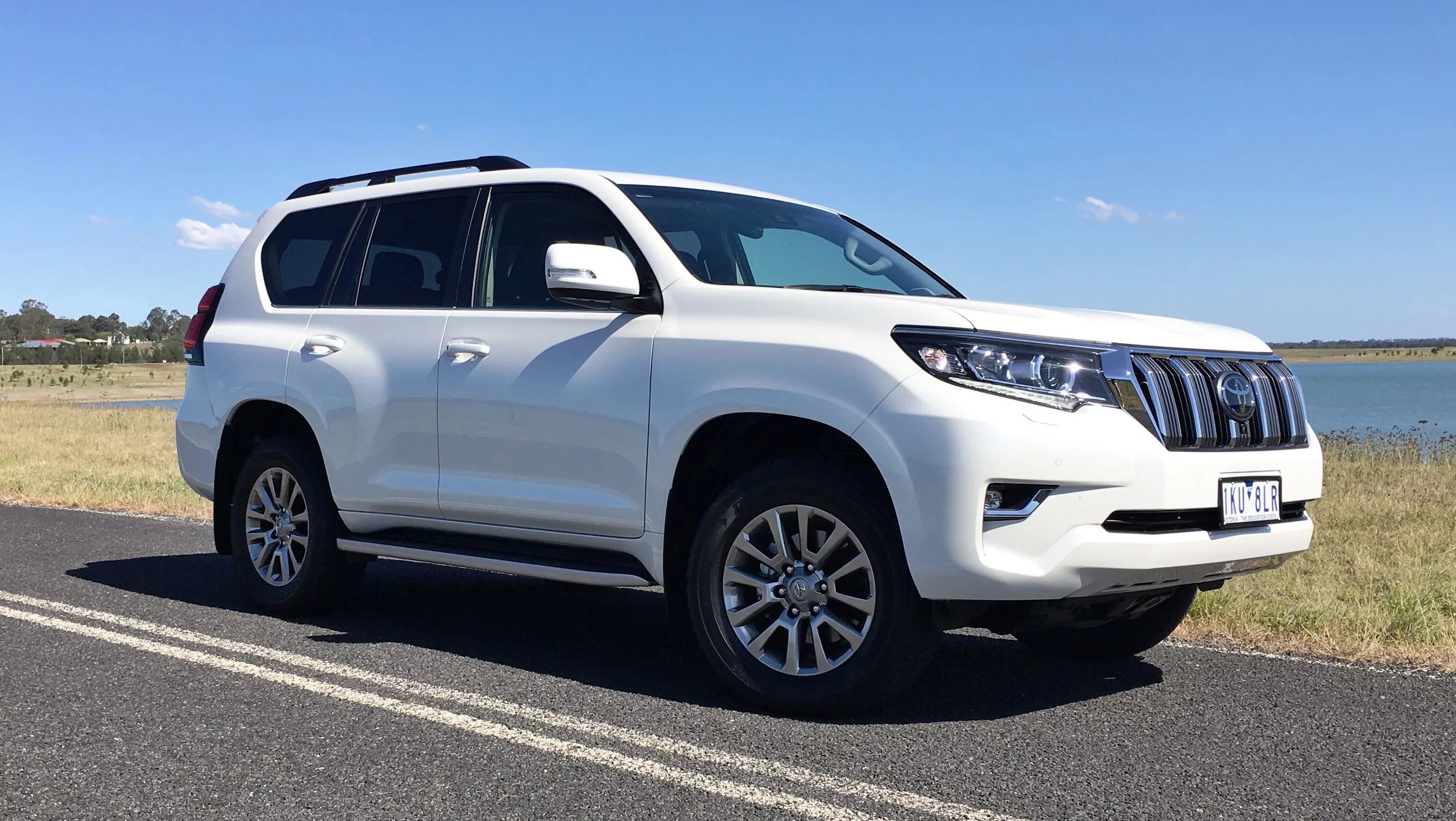 Купить ленд круизер прадо. Toyota Land Cruiser Prado 2018. Toyota Land Cruiser Prado 150 2018. Тойота ленд Крузер Прадо 2019. Toyota Land Cruiser Prado 150 2018 White.