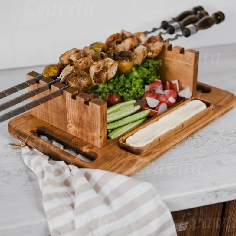 Поднос для шашлыка. Деревянный поднос для шашлыка. подставка поднос для шашлыка. поднос с ручками для шашлыка. поднос под шашлык из дерева.
