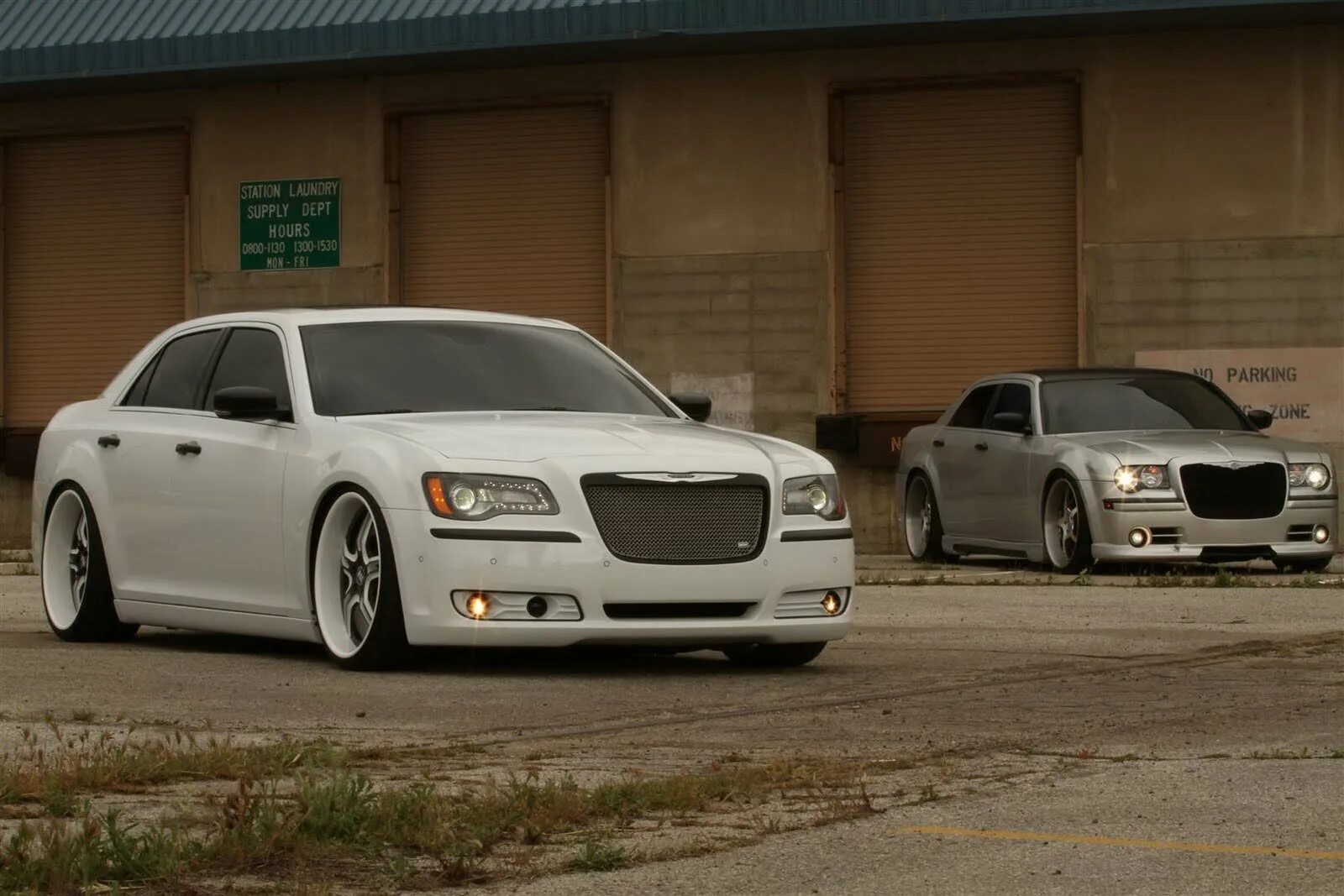 Тюнинг крайслера. Chrysler 300c Tuning. Chrysler 300c srt8. Chrysler 300 Tuning. Тюнингованный Крайслер 300с.