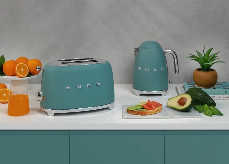 7l. Тостер smeg tsf01chmeu. Тостер smeg tsf01creu cream tsf03. Smeg шампань. Smeg klf03chmeu 1.