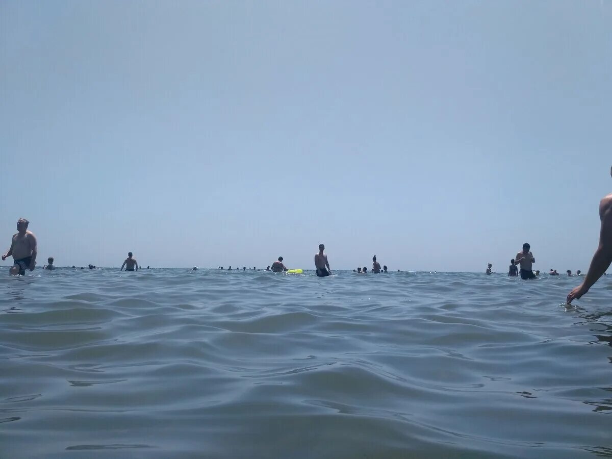 Бухта Лазурная Владивосток. Японское море температура воды летом во Владивостоке. Температура воды бухта Лазурная Шамора Владивосток. Пляжи Владивостока температура воды летом.