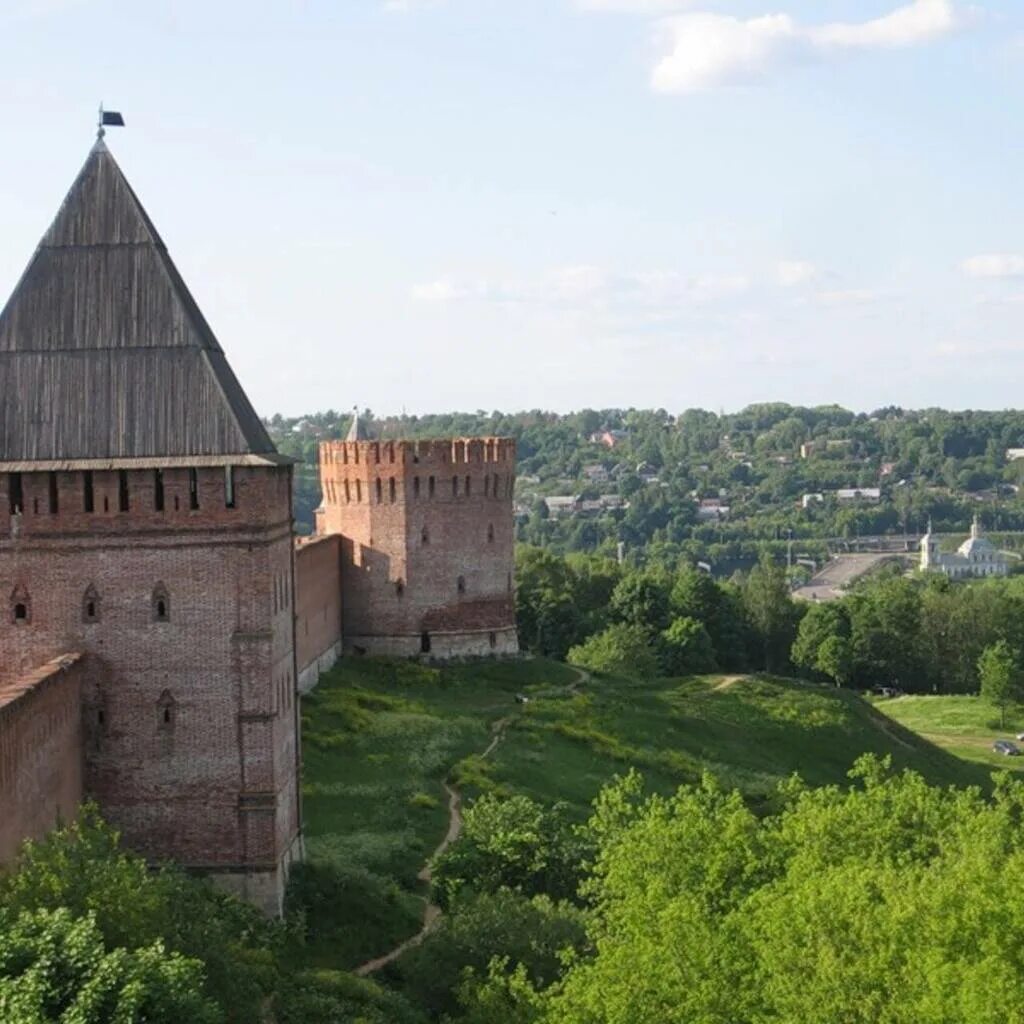 Смоленская крепость достопримечательности смоленска. Смоленская крепость достопримечательности смоленска. Смолен к. Смоленская крепость смоленск. Прогулки по днепру в смоленске.