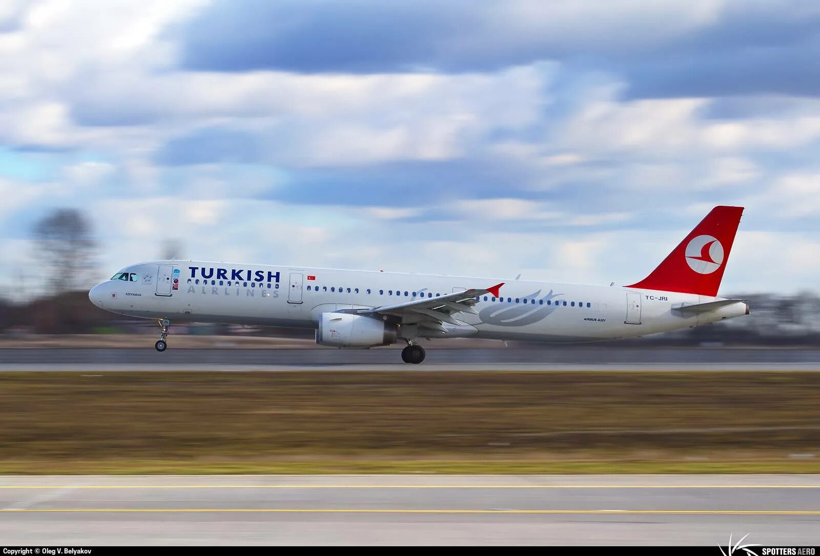 Туркиш эйрлайнс отзывы. 321-200 Туркиш Эйрлайнс. Airbus a321-231. А-321 самолет Туркиш Эйрлайнс. Airbus а321 Туркиш самолет.