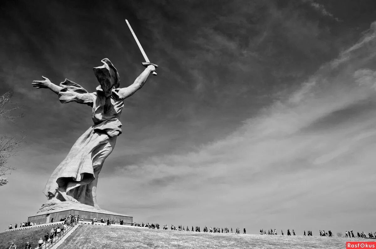 Мамаев курган волгоград чб. Мамаев курган волгоград. Черный белый волгоград. Мамаев курган памятник чб. Мамаев курган волгоград.