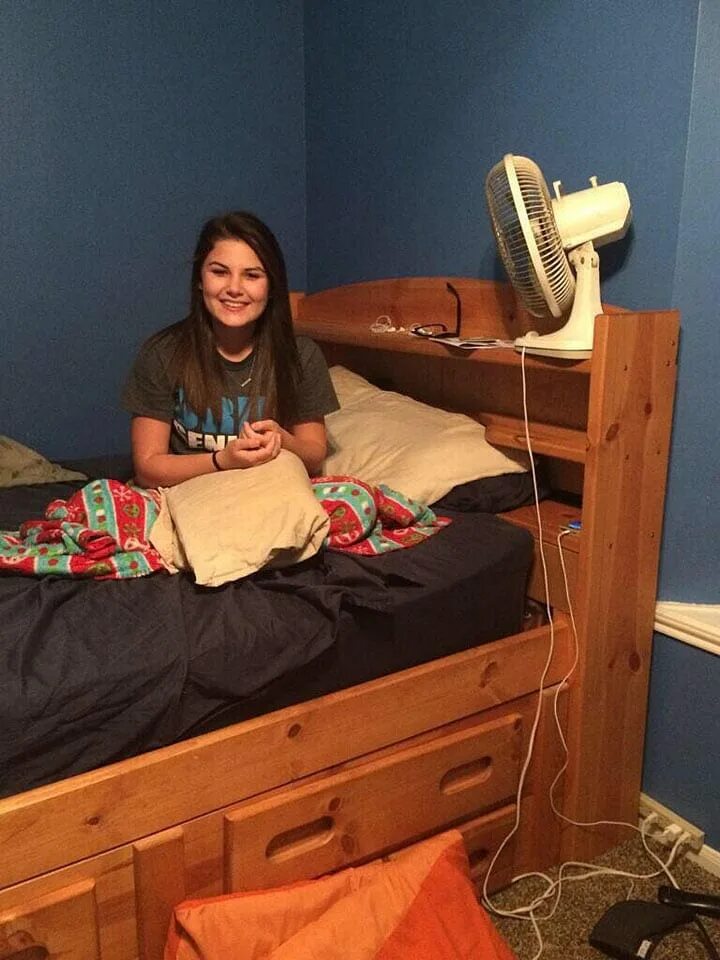 планка у ребенка в 6 месяцев. муж сфотографировал жену. ленивец мем. пришел домой и увидел. ребенок планку ребенок встает.