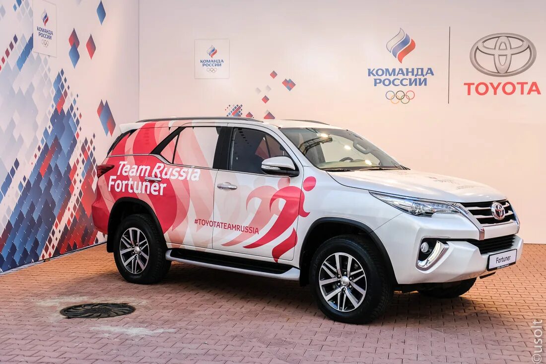 Сколько тойота в россии. Toyota в России. Открытие компании Тойота в России. Коллекция Тойота в России.