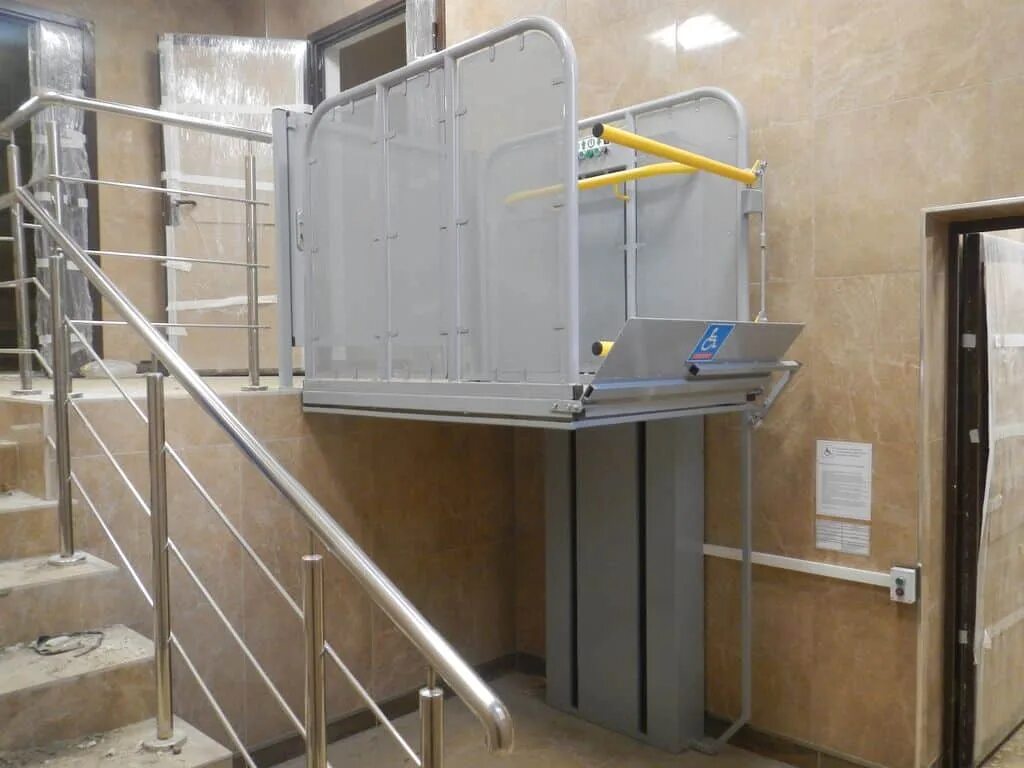 Rehalift 440. Наклонный подъёмник инвапром а300. Вертикальный подъемник vimec s11. Мобильный вертикальный подъемник. Платформы вертикального перемещения.