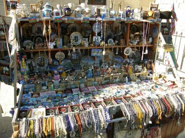 Яшыл базар баку. Парфюмерные магазины в баку. Сетевые магазины в баку. Аниме магазин в баку. Сувениры баку азербайджан.