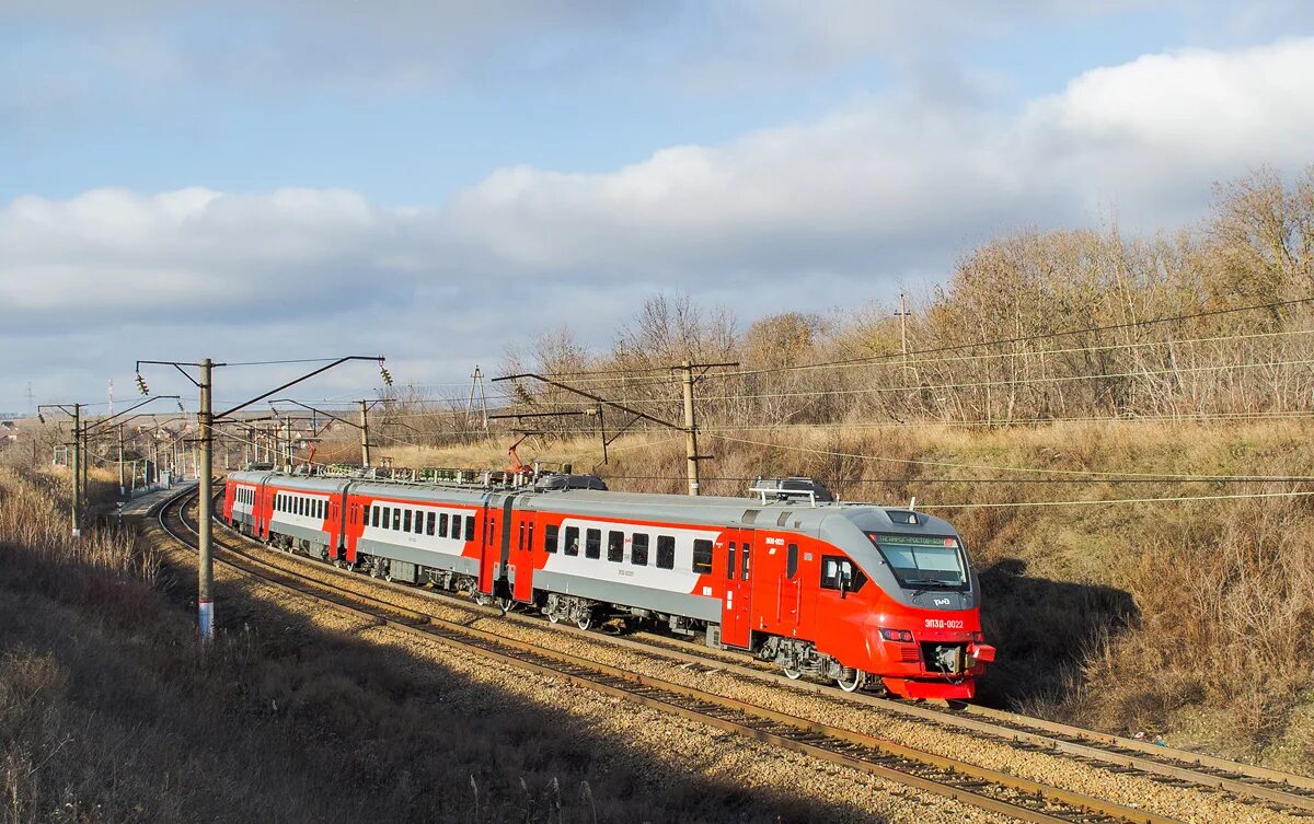 Поезд ростов курганинск. Эп3д. Поезд Таганрог. Поезд Ростов Таганрог. Эп1м с поездом Ростов Таганрог на станции Гниловская.