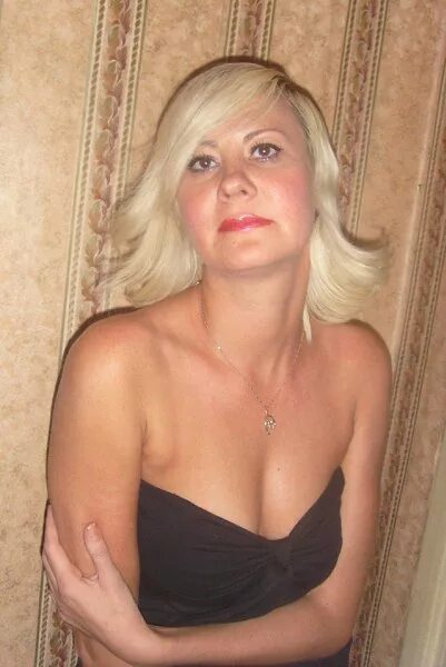 Женщина ищет семейную пару. Женщины 45-50 для встреч колпино. Женщины 60 лет для встреч спб. Женщина для мужчины спб. Женщины для встреч в питере.