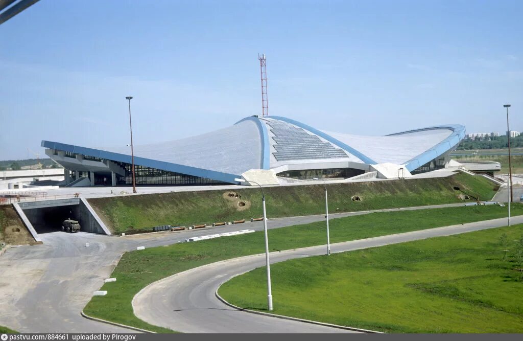 Манеж крылатское. Крытый велотрек в крылатском 1980. олимпийский велотрек, москва. крылатское спортивный комплекс велотрек. велотрек в москве на крылатском.