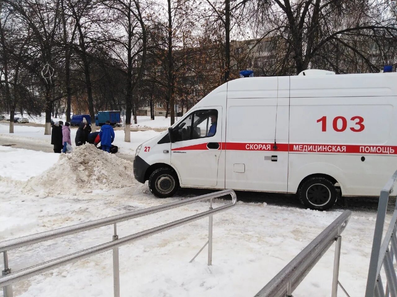 Вызов скорой. Вызвать скорую. Звонок в скорую. Звонок в скорую помощь.