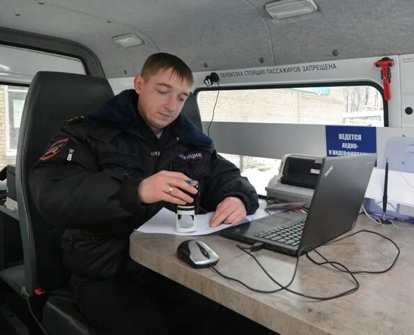 Гараж гаи сахалинская 46. Передвижной пункт гаи. Передвижной пункт гаи. Стационарный пост гаи. Пункты гаи.