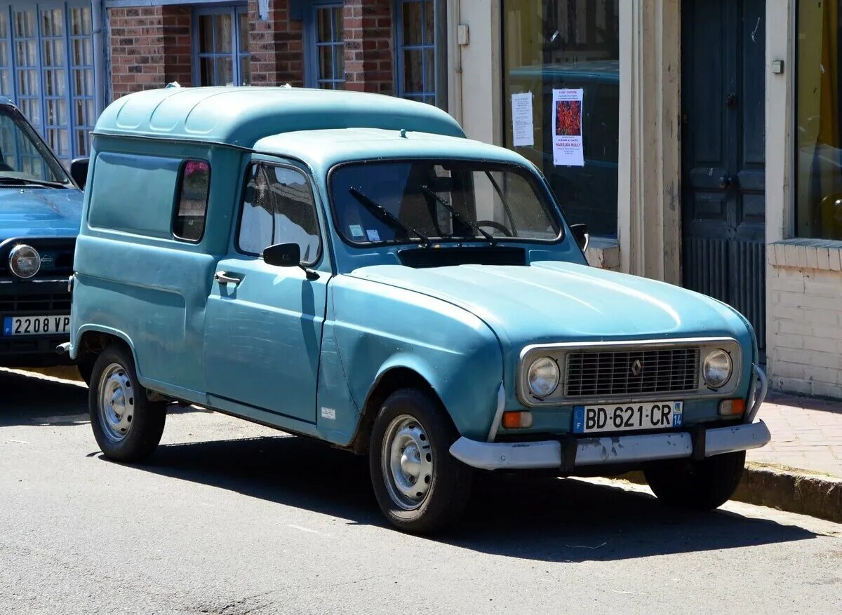 Рено 4 купить в россии. Renault 4l. Renault 4. Рено 4 1983. Рено 4 1961.